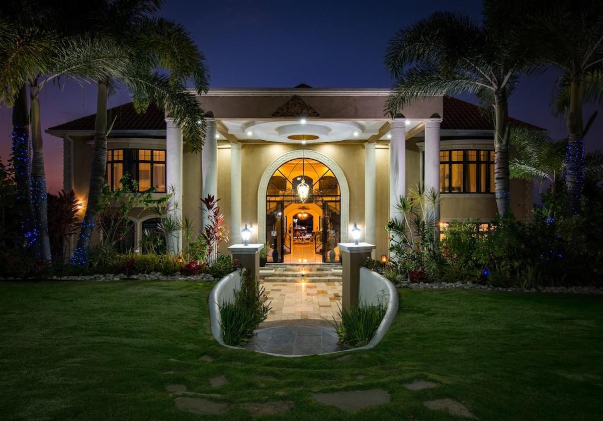 Villa Mimosa Jamaica Exclusive Luxury Stay- Resort Vibe Discovery Bay Eksteriør bilde